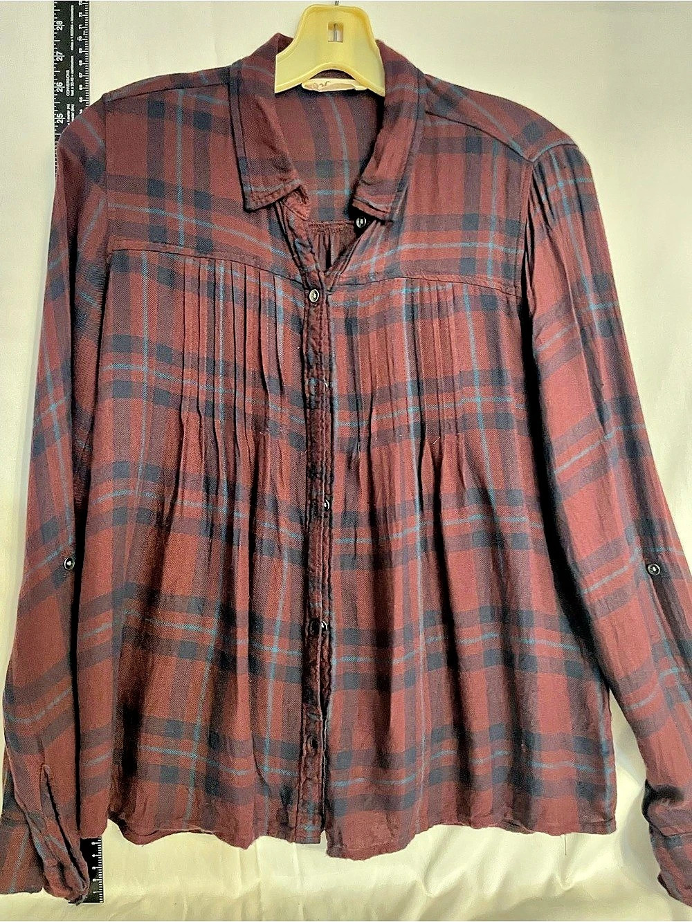Hollister Plaid Button Down in Red & Blue Size Small
